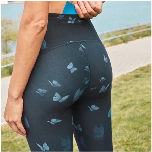 NWT - SPANX Womens Booty Boost Active 7/8 Leggings, Midnight Butterfly - XS - Picture 5 of 6